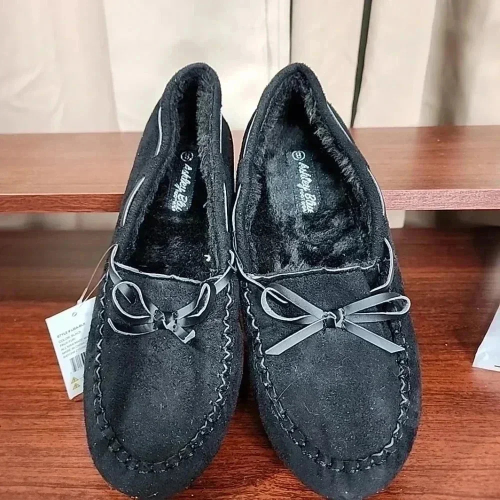 Ashley Blue Nwt Black faux fur Slippers Size 8
